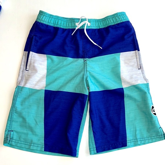 Boys,board shorts, Bundle of 2 Size 10-12 Perfect condition barely worn! - Picture 4 of 6